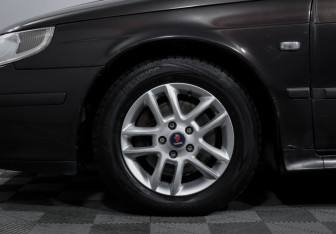 Подержанный автомобиль Saab 9-5 Sedan 2003 года (15 фото)