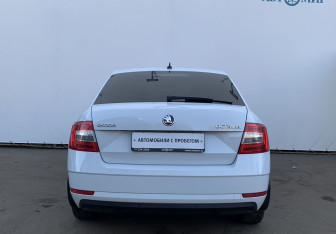 Подержанный автомобиль Skoda Octavia Liftback 2019 года (6 фото)