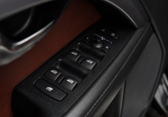 Подержанный автомобиль Volvo XC70 2015 года (19 фото)