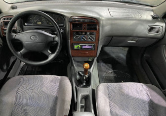 Подержанный автомобиль Toyota Avensis Sedan 1999 года (11 фото)