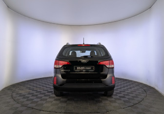 Подержанный автомобиль Kia Sorento 2014 года (6 фото)
