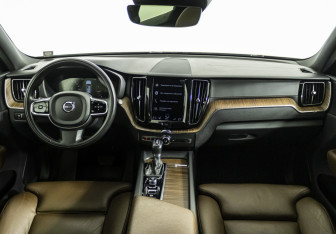 Подержанный автомобиль Volvo XC60 2021 года (14 фото)