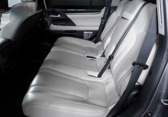 Подержанный автомобиль Lexus LX 2016 года (10 фото)