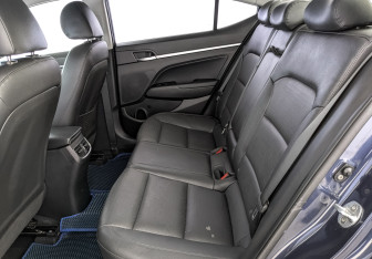 Подержанный автомобиль Hyundai Elantra Sedan 2019 года (18 фото)