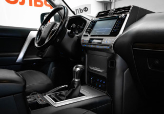 Подержанный автомобиль Toyota Land Cruiser Prado 2020 года (28 фото)