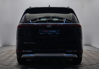 Подержанный автомобиль Kia Carnival 2021 года (4 фото)