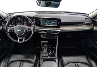 Подержанный автомобиль Kia K5 2021 года (14 фото)