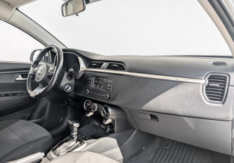 Подержанный автомобиль Kia Rio Hatchback 2021 года (10 фото)