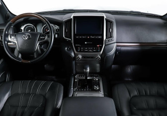 Подержанный автомобиль Toyota Land Cruiser Suv 2019 года (10 фото)