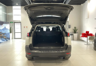 Подержанный автомобиль Peugeot 5008 Suv 2018 года (7 фото)