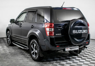Подержанный автомобиль Suzuki Grand Vitara 2010 года (7 фото)