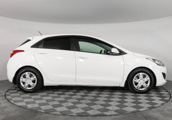 Подержанный автомобиль Hyundai i30 Hatchback 2012 года (4 фото)