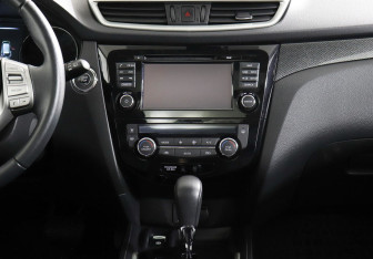 Подержанный автомобиль Nissan X-Trail 2016 года (8 фото)