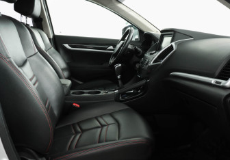 Подержанный автомобиль DongFeng AX7 2017 года (7 фото)