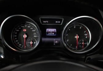 Подержанный автомобиль Mercedes-Benz GLE 2017 года (10 фото)