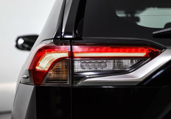 Подержанный автомобиль Toyota RAV4 2020 года (7 фото)