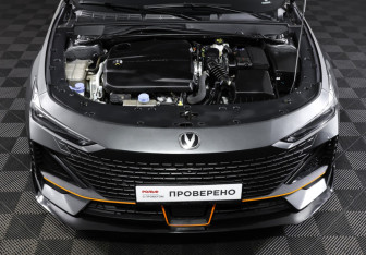 Подержанный автомобиль Changan UNI-V 2023 года (9 фото)