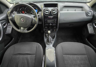 Подержанный автомобиль Renault Duster 2015 года (9 фото)