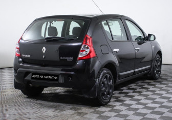 Подержанный автомобиль Renault Sandero 2013 года (3 фото)
