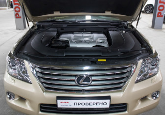 Подержанный автомобиль Lexus LX 2008 года (9 фото)