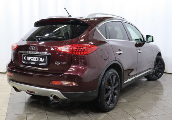 Подержанный автомобиль Infiniti QX50 2017 года (4 фото)