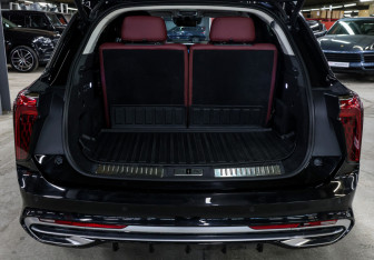 Подержанный автомобиль Hongqi E-HS9 2022 года (10 фото)