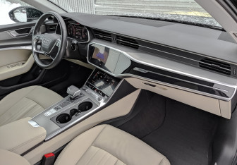Подержанный автомобиль Audi A6 Sedan 2021 года (12 фото)