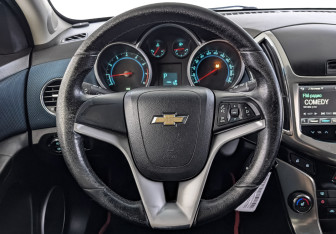 Подержанный автомобиль Chevrolet Cruze Hatchback 2015 года (21 фото)