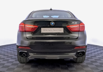 Подержанный автомобиль BMW X6 2015 года (6 фото)