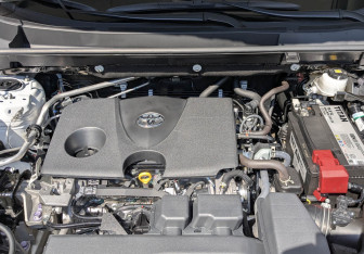Подержанный автомобиль Toyota RAV4 2024 года (9 фото)