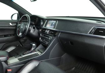 Подержанный автомобиль Kia Optima Sedan 2017 года (9 фото)
