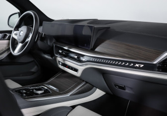 Подержанный автомобиль BMW X7 2024 года (9 фото)