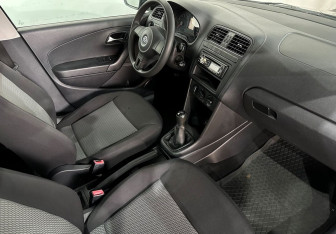 Подержанный автомобиль Volkswagen Polo Sedan 2014 года (10 фото)