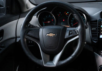 Подержанный автомобиль Chevrolet Cruze Sedan 2010 года (13 фото)