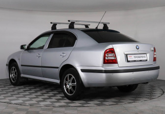 Подержанный автомобиль Skoda Octavia Liftback 2008 года (7 фото)