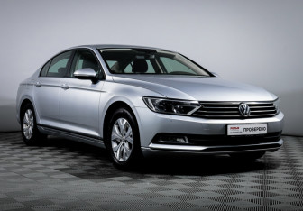 Подержанный автомобиль Volkswagen Passat Sedan 2017 года (3 фото)