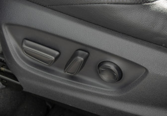 Подержанный автомобиль Toyota C-HR 2020 года (18 фото)