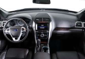 Подержанный автомобиль Ford Explorer 2015 года (10 фото)
