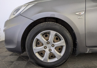 Подержанный автомобиль Hyundai Solaris Sedan 2011 года (13 фото)