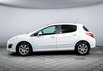 Подержанный автомобиль Peugeot 308 Hatchback 2012 года (8 фото)