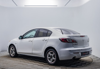 Подержанный автомобиль Mazda 3 Sedan 2010 года (3 фото)