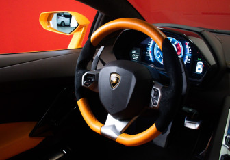 Подержанный автомобиль Lamborghini Aventador Coupe 2017 года (9 фото)