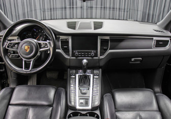 Подержанный автомобиль Porsche Macan 2018 года (14 фото)