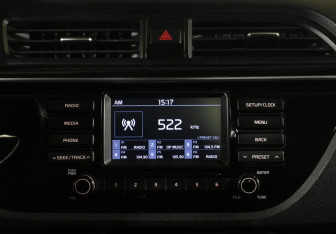 Подержанный автомобиль Kia Rio Sedan 2017 года (19 фото)