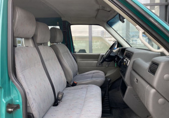Подержанный автомобиль Volkswagen Transporter Minivan 2002 года (14 фото)