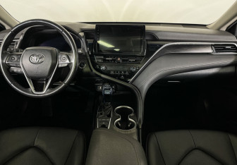 Подержанный автомобиль Toyota Camry Sedan 2022 года (12 фото)