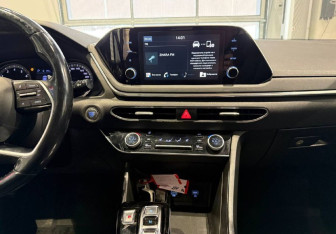 Подержанный автомобиль Hyundai Sonata 2020 года (16 фото)