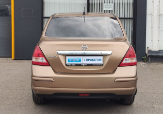 Подержанный автомобиль Nissan Tiida Sedan 2008 года (6 фото)