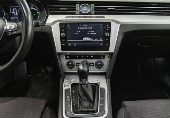Подержанный автомобиль Volkswagen Passat Wagon 2019 года (16 фото)