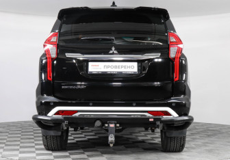 Подержанный автомобиль Mitsubishi Montero Sport 2022 года (6 фото)